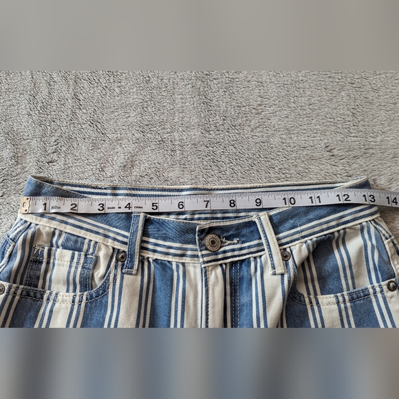 American Eagle-Mom Jean - Picture 4 of 6